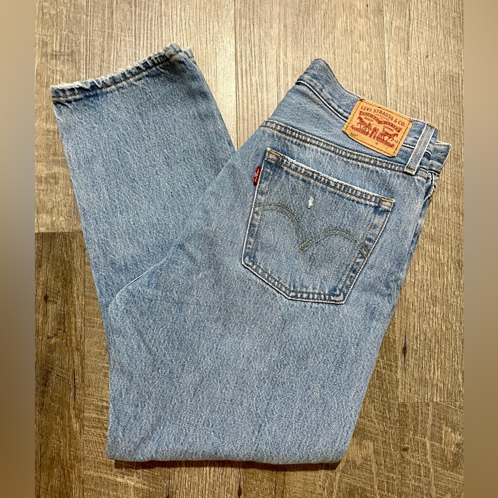 Levy’s original 501 cropped jeans.